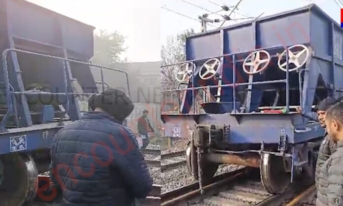 Phagwara News: Railway क्रॉसिंग फाटक के पास ट्रेन के डिब्बे हुए अलग, देखें वीडियो