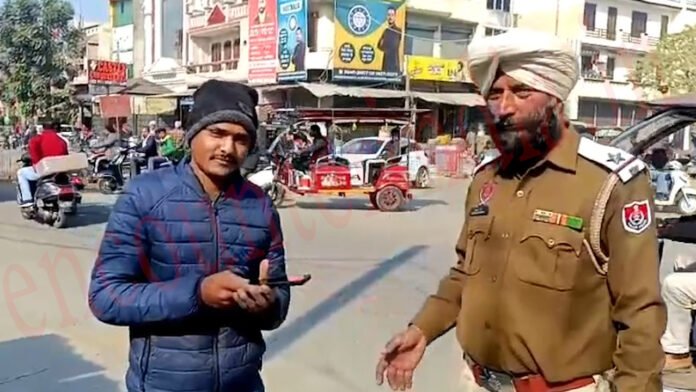 Punjab News: ASI ने की ईमानदारी की मिसाल कायम, देखें वीडियो