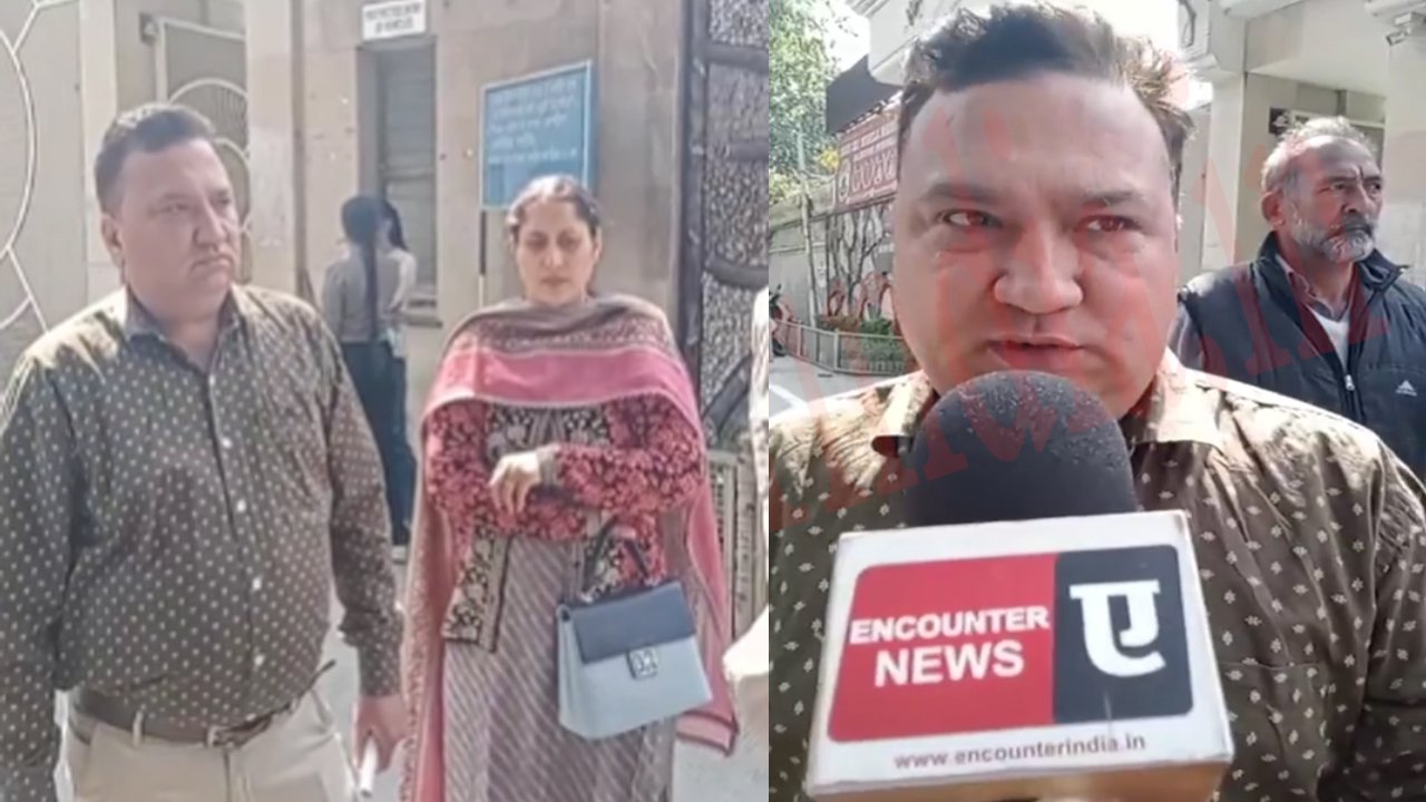 Jalandhar News: HMV College के बाहर स्टूडेंट्स के परिजनों ने लगाया धरना, भारी हंगामा, देखें Live