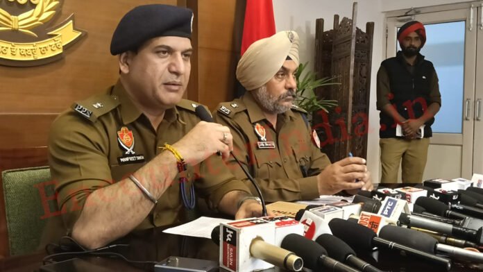 Punjab News: Travel Agents पर चला पुलिस का डंडा, 3 पर FIR दर्ज, देखें वीडियो