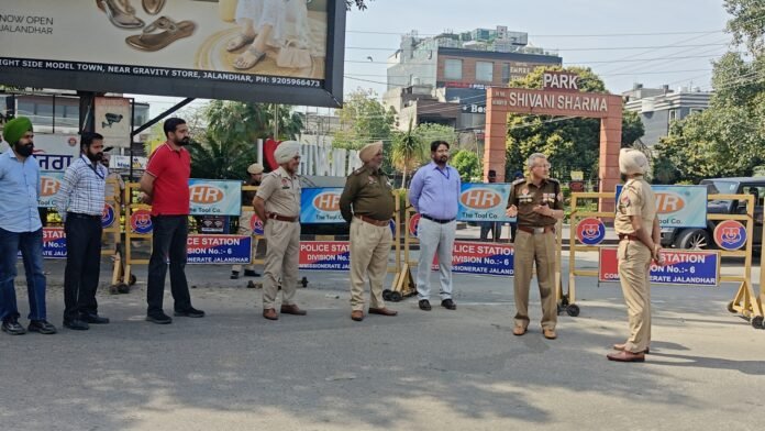 Jalandhar News: होली को लेकर पुलिस के कड़े प्रबंध, कई जगह पर लगे नाके, देखें वीडियो