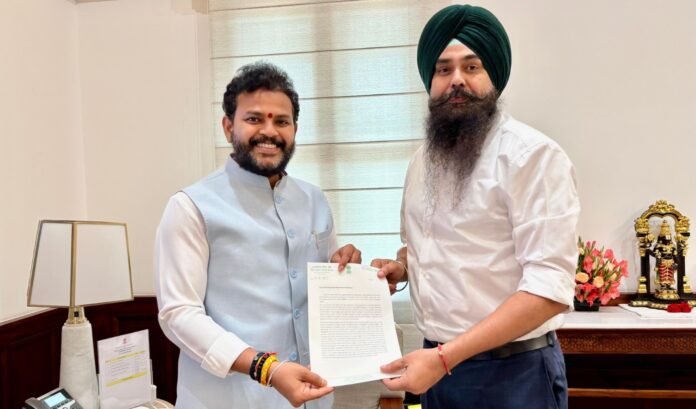 ਕੇਂਦਰੀ ਹਵਾਬਾਜ਼ੀ ਮੰਤਰੀ ਨੂੰ ਮਿਲੇ ਮਾਲਵਿੰਦਰ ਸਿੰਘ ਕੰਗ, ਮੋਹਾਲੀ ਹਵਾਈ ਅੱਡੇ ਤੋਂ ਸਿੱਧੀਆਂ ਅੰਤਰਰਾਸ਼ਟਰੀ ਉਡਾਣਾਂ ਦੀ ਕੀਤੀ ਮੰਗ