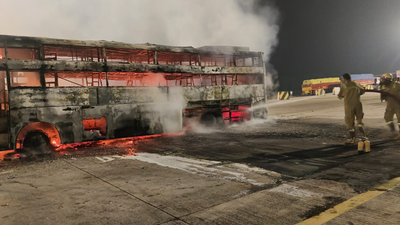 a-private-sleeper-bus-traveling-on-the-agra-lucknow-expressway-caught-fire-near-the-revri-toll-plaza