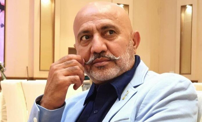 ਮੋਗਾ ਵਿੱਚ ਵਿਲੇਜ ਡਿਫੈਂਸ ਕਮੇਟੀਆਂ ਦੇ ਸਹੁੰ ਸਮਾਗਮ ਬਾਰੇ ਮੀਡੀਆ ਨਾਲ ਗੱਲ ਕਰਦੇ AAP ਮੀਡੀਆ ਇੰਚਾਰਜ ਬਲਤੇਜ ਪੰਨੂ