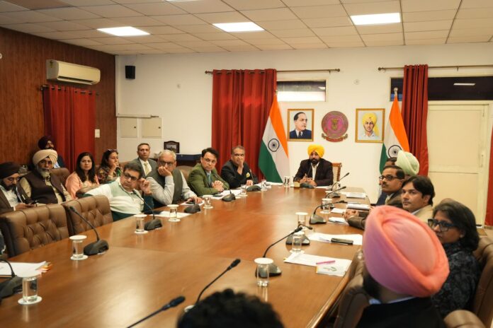 ਮੋਹਾਲੀ ਵਿੱਚ ਪ੍ਰਗਤੀਸ਼ੀਲ ਪੰਜਾਬ ਨਿਵੇਸ਼ ਸੰਮੇਲਨ 2026 ਦੀਆਂ ਤਿਆਰੀਆਂ ਦਾ ਜਾਇਜ਼ਾ ਲੈਂਦੇ ਸੀਐਮ ਭਗਵੰਤ ਮਾਨ