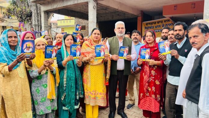 ਪੰਜਾਬ ਵਿੱਚ ਸ਼ਾਨਦਾਰ 4 ਸਾਲ ਮੁਹਿੰਮ ਦੌਰਾਨ ਲੋਕਾਂ ਨਾਲ ਮਿਲਦੇ AAP ਨੇਤਾ