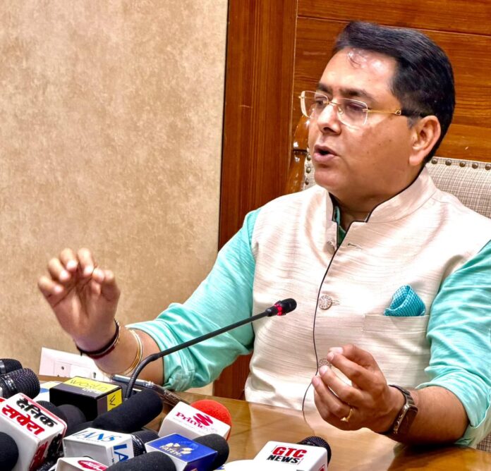 ਅਮਨ ਅਰੋੜਾ ਪੰਜਾਬ ਸਰਕਾਰ ਦੀ ਜਵਾਬਦੇਹੀ ਅਤੇ ਤੁਰੰਤ ਕਾਰਵਾਈ ਬਾਰੇ ਗੱਲ ਕਰਦੇ ਹੋਏ