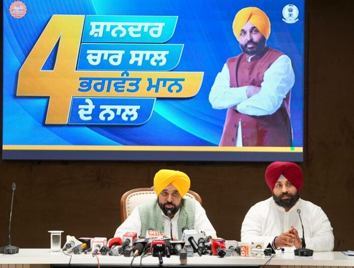 ਮੁੱਖ ਮੰਤਰੀ ਭਗਵੰਤ ਸਿੰਘ ਮਾਨ ਸਿੱਖਿਆ ਕ੍ਰਾਂਤੀ ਦਾ ਰਿਪੋਰਟ ਕਾਰਡ ਪੇਸ਼ ਕਰਦੇ ਹੋਏ