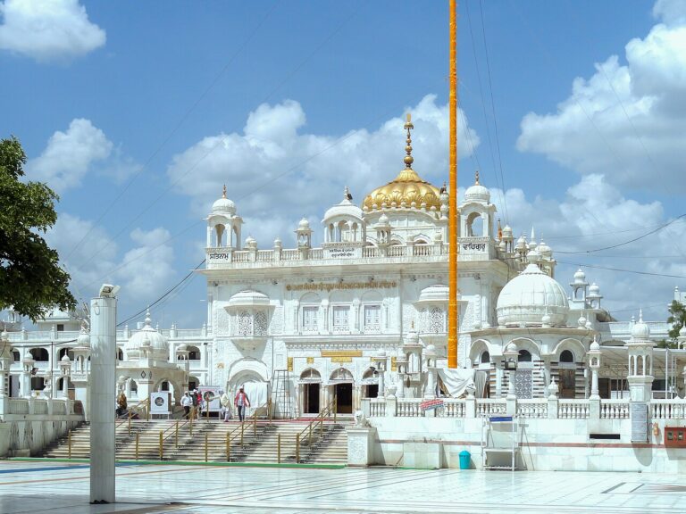 ਤਖ਼ਤ ਸ੍ਰੀ ਹਜ਼ੂਰ ਸਾਹਿਬ ਐਕਟ ਸੋਧ ਬਿੱਲ ਫਿਲਹਾਲ ਟਲਿਆ, ਸਿੱਖ ਭਾਈਚਾਰੇ ਨਾਲ ਸਲਾਹ ਮਗਰੋਂ ਹੀ ਹੋਵੇਗਾ ਅਗਲਾ ਫ਼ੈਸਲਾ