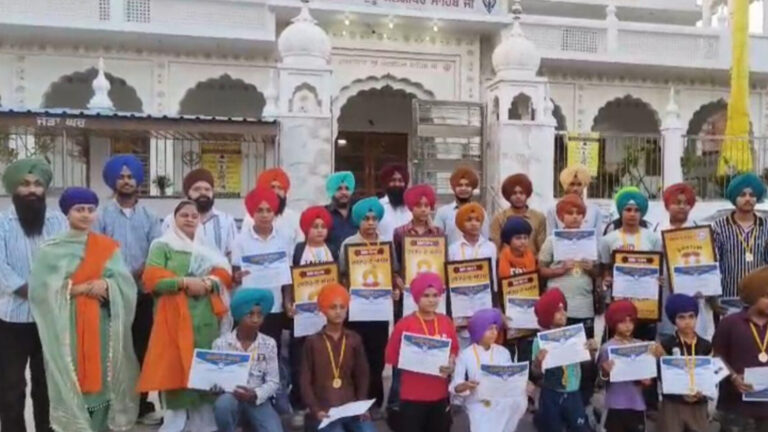 ਗੁਰੂ ਕਲਗੀਧਰ ਸਾਹਿਬ ਵਿਖੇ ਦਸਤਾਰ ਮੁਕਾਬਲੇ ਕਰਵਾ ਕੇ ਬੱਚਿਆਂ ਨੂੰ ਸਿੱਖੀ ਸਰੂਪ ਨਾਲ ਜੋੜਨ ਦਾ ਉਪਰਾਲਾ