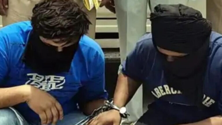 ਅਬੋਹਰ ਨੇੜੇ ਨਸ਼ਾ ਤਸਕਰੀ ‘ਤੇ ਵੱਡੀ ਚੋਟ; ਦੋ ਨੌਜਵਾਨਾਂ ਕੋਲੋਂ ਇੱਕ ਕਿਲੋ ਤੋਂ ਵੱਧ ਹੈਰੋਇਨ ਤੇ ਲੱਖਾਂ ਰੁਪਏ ਬਰਾਮਦ