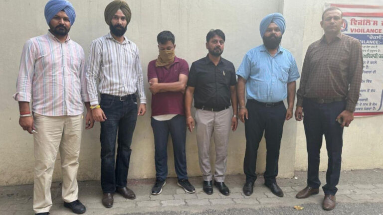 ਜਗਰਾਉਂ ਦਾ ਸਹਾਇਕ ਰਜਿਸਟਰਾਰ ਵਿਜੀਲੈਂਸ ਵੱਲੋਂ ਇੱਕ ਲੱਖ ਰੁਪਏ ਰਿਸ਼ਵਤ ਲੈਂਦਾ ਕਾਬੂ