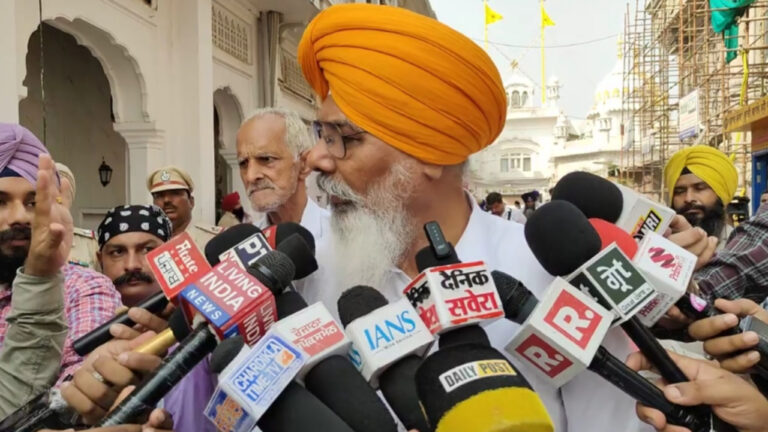 ਸ੍ਰੀ ਅਕਾਲ ਤਖ਼ਤ ਸਾਹਿਬ ਅੱਗੇ ਪੇਸ਼ ਹੋਏ ਗੁਰਦਿੱਤ ਸਿੰਘ ਸੇਖੋਂ, ਕਿਹਾ- ਜਥੇਦਾਰ ਸਾਹਿਬ ਦੇ ਹਰ ਸੁਝਾਅ ਦਾ ਕਰਾਂਗੇ ਸਤਿਕਾਰ