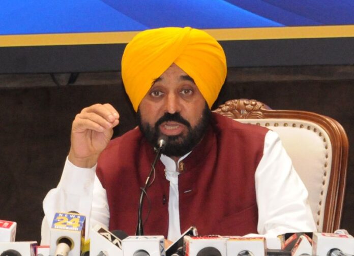 ਪੰਜਾਬ ਦੇ ਮੁੱਖ ਮੰਤਰੀ ਭਗਵੰਤ ਸਿੰਘ ਮਾਨ ਵੀਡੀਓ ਸੰਦੇਸ਼ ਰਾਹੀਂ ਵਾਇਰਲ ਵੀਡੀਓ ਮਾਮਲੇ ਅਤੇ ਫੋਰੈਂਸਿਕ ਰਿਪੋਰਟਾਂ ਬਾਰੇ ਜਾਣਕਾਰੀ ਦਿੰਦੇ ਹੋਏ।