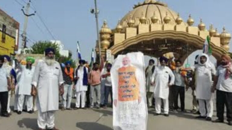 ਭਾਰਤ-ਅਮਰੀਕਾ ਵਪਾਰ ਸਮਝੌਤੇ ਦੇ ਵਿਰੋਧ ‘ਚ ਅੰਮ੍ਰਿਤਸਰ ‘ਚ ਕੇਂਦਰ ਸਰਕਾਰ ਦਾ ਪੁਤਲਾ ਸਾੜਿਆ