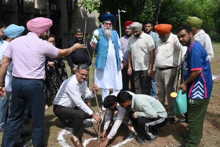 ਪੰਜਾਬ ਵਿਧਾਨ ਸਭਾ ਦੇ ਸਪੀਕਰ ਕੁਲਤਾਰ ਸਿੰਘ ਸੰਧਵਾਂ ਨੇ ਵਿਧਾਨ ਸਭਾ ਵਿੱਚ 40 ਤੋਂ ਵੱਧ ਫ਼ਲਦਾਰ ਬੂਟੇ ਲਗਾਏ