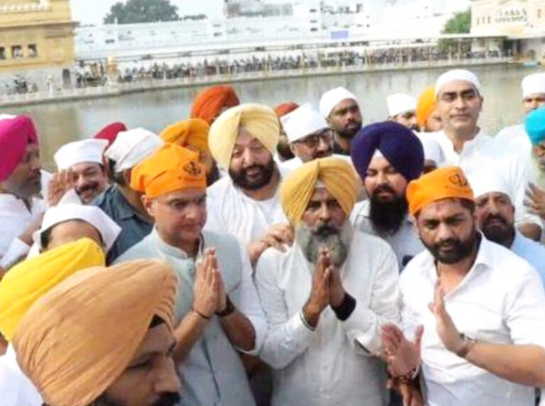ਪ੍ਰਗਟ ਸਿੰਘ ਦੇ ਪ੍ਰਧਾਨ ਬਣਨ ਮਗਰੋਂ ਇਕਜੁੱਟ ਨਜ਼ਰ ਆਈ ਪੰਜਾਬ ਕਾਂਗਰਸ, ਸ੍ਰੀ ਹਰਿਮੰਦਰ ਸਾਹਿਬ ਵਿਖੇ ਨਤਮਸਤਕ