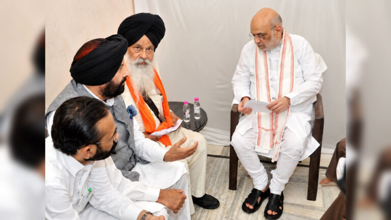 ਅਮਿਤ ਸ਼ਾਹ ਵੱਲੋਂ ਨਸ਼ਾ ਵਿਰੋਧੀ ਮੁਹਿੰਮ ਨਾਲ ਜੁੜੇ ਤਿੰਨ ਪਰਿਵਾਰਾਂ ਨਾਲ ਮੁਲਾਕਾਤ